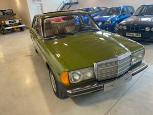 Immagine 49/91 di Mercedes-Benz 240 D (1981)