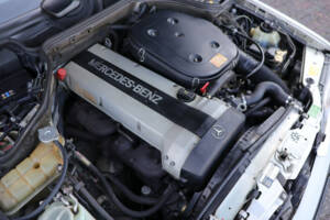 Image 34/39 of Mercedes-Benz 300 CE-24 (1992)