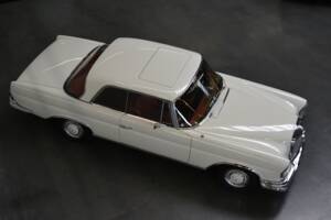 Image 8/61 de Mercedes-Benz 250 SE (1966)