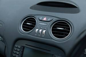 Image 29/41 of Mercedes-Benz SL 350 (2007)