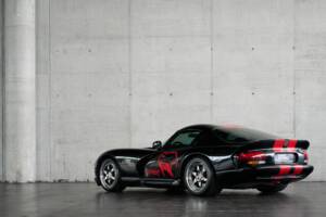 Image 14/50 of Dodge Viper GTS (2005)