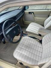 Image 2/8 de Mercedes-Benz 190 D (1991)