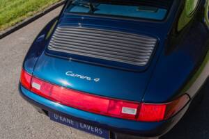Image 22/52 of Porsche 911 Carrera 4 (1997)