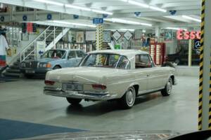 Image 9/50 of Mercedes-Benz 300 SE (1966)