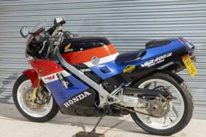 Bild 25/47 von Honda VFR 400 R (1988)