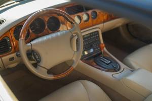 Image 24/46 of Jaguar XK8 4.0 (1998)