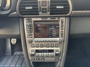 Bild 18/25 von Porsche 911 Carrera 4 (2006)