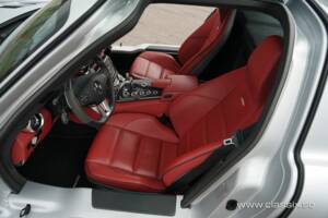 Image 22/26 de Mercedes-Benz SLS AMG (2011)