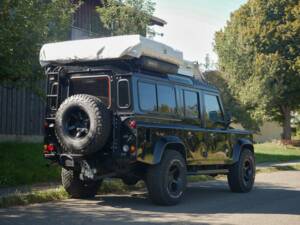 Image 2/50 of Land Rover Defender 110 (1900)