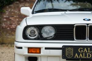 Image 32/50 of BMW M3 (1990)