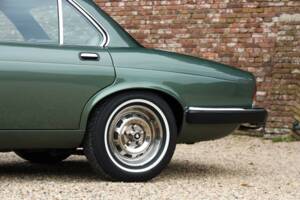 Image 28/50 of Jaguar XJ 6 4.2 (1985)