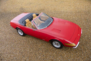 Image 9/40 of Ferrari 365 GTB&#x2F;4 Spyder (1973)