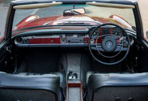 Image 21/33 of Mercedes-Benz 280 SL (1970)