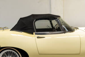 Immagine 22/32 di Jaguar E-Type (1969)