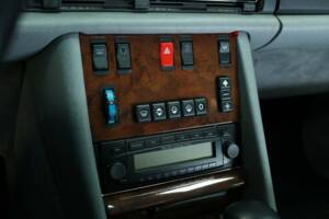 Afbeelding 19/50 van Mercedes-Benz 560 SEC (1991)