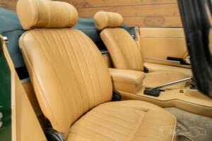 Image 16/19 of Jaguar E-Type (1970)
