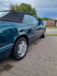 Afbeelding 12/38 van Mercedes-Benz E 200 (1995)