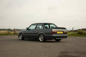 Image 9/50 of BMW 325i (1990)