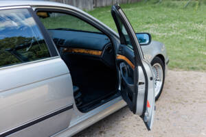 Image 17/31 of BMW 528i (1996)