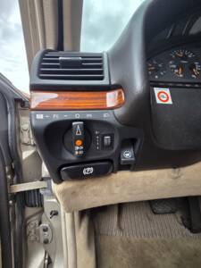 Image 60/103 de Mercedes-Benz 300 SE (1991)
