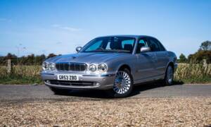 Immagine 1/50 di Jaguar XJ 8 4.2 (2003)