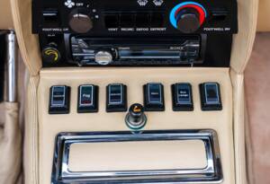 Image 22/26 of Aston Martin V8 EFi Volante (1986)