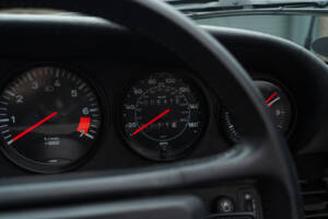 Bild 28/53 von Porsche 911 Speedster 3.2 (1989)