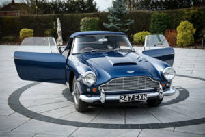 Image 12/14 of Aston Martin DB 4 Convertible (1963)