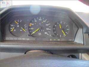 Image 89/92 de Mercedes-Benz 200 D (1989)