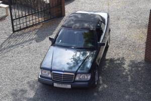 Image 6/15 of Mercedes-Benz E 200 (1997)
