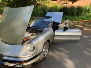 Image 3/8 de Alfa Romeo 2.0 Spider (1984)