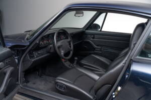 Image 21/24 of Porsche 911 Carrera (1993)