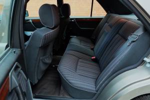 Bild 20/73 von Mercedes-Benz 230 E (1991)
