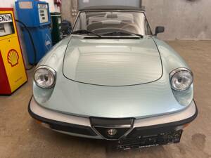 Immagine 4/20 di Alfa Romeo 2.0 Spider (1983)