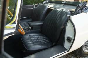 Bild 42/50 von Jaguar E-Type (1968)