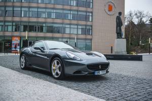 Image 4/28 of Ferrari California (2011)