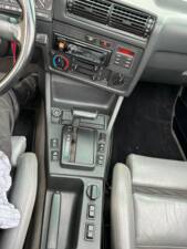 Image 23/40 of BMW 320i (1992)
