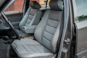 Image 22/66 of Mercedes-Benz 200 TE (1989)