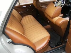 Image 8/8 of Mercedes-Benz 230 (1972)