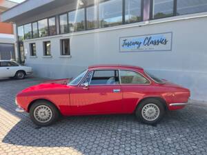 Imagen 2/18 de Alfa Romeo Giulia GT 1300 Junior (1973)