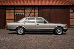 Imagen 12/50 de Mercedes-Benz 280 SE (1985)