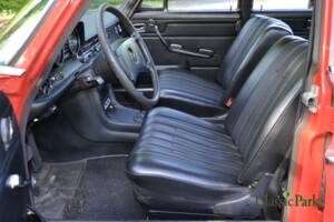 Bild 10/50 von Mercedes-Benz 230/6 (1973)