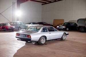 Image 4/23 de Ferrari 400 GT (1979)