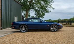 Image 2/50 of Jaguar XKR (2000)