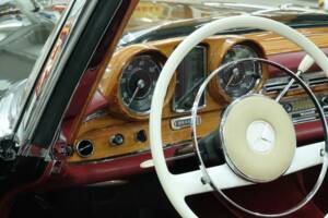 Image 28/50 of Mercedes-Benz 220 SE b (1963)