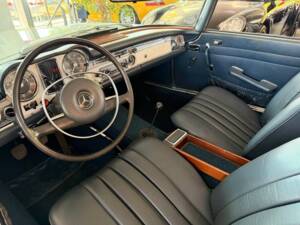 Image 30/42 of Mercedes-Benz 280 SL (1968)