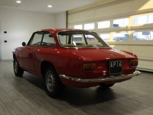 Bild 4/15 von Alfa Romeo Giulia 1600 GT Junior (1975)