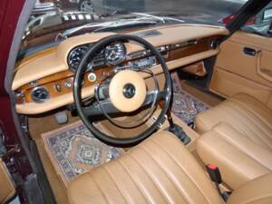 Image 7/32 de Mercedes-Benz 280 SE 3,5 (1971)