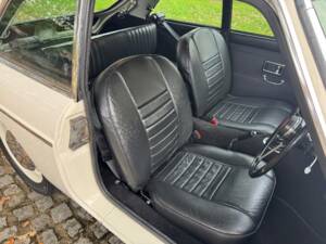 Bild 22/30 von MG MGC GT (1969)