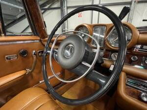 Image 13/26 de Mercedes-Benz 280 SE (1970)